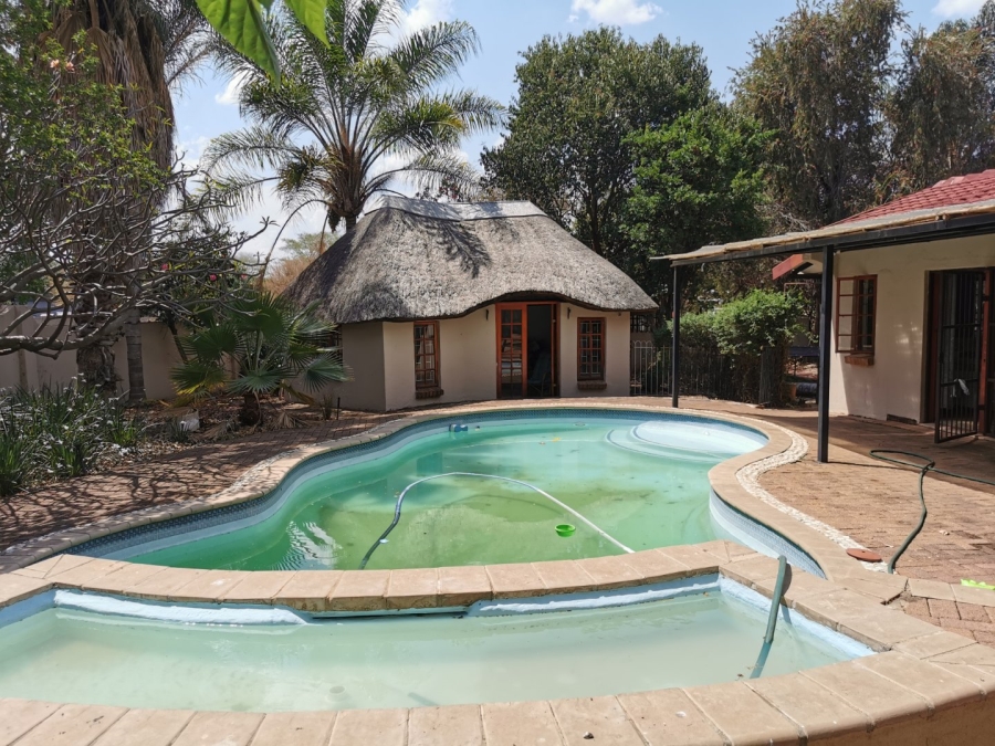 6 Bedroom Property for Sale in Sinoville Gauteng
