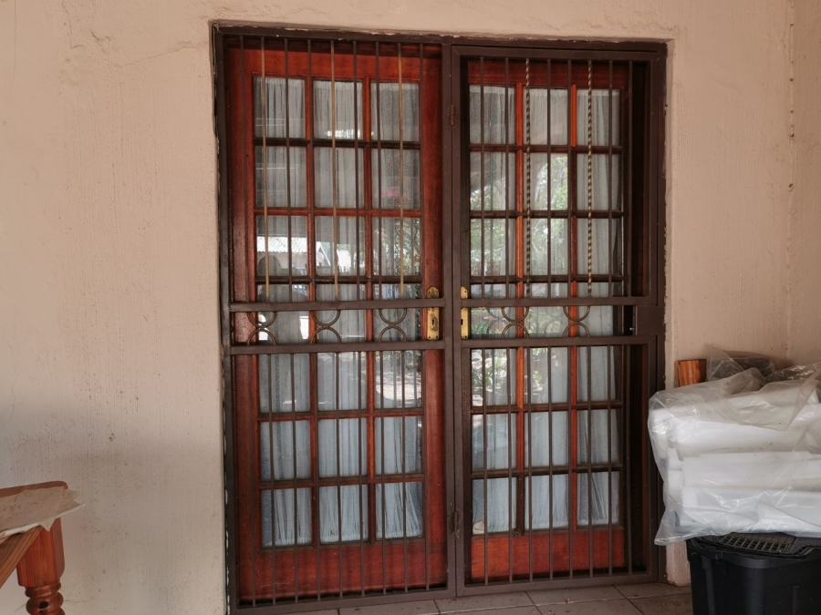 6 Bedroom Property for Sale in Sinoville Gauteng