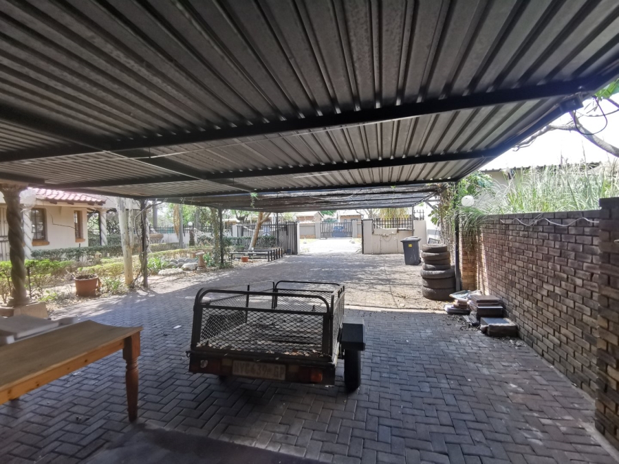 6 Bedroom Property for Sale in Sinoville Gauteng
