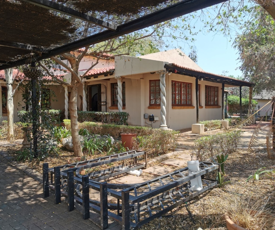 6 Bedroom Property for Sale in Sinoville Gauteng