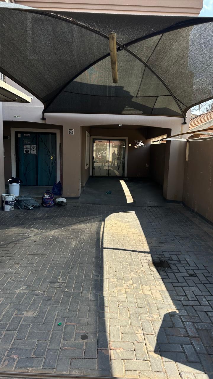 5 Bedroom Property for Sale in Commercia Gauteng
