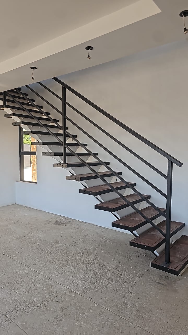 5 Bedroom Property for Sale in Noordheuwel Gauteng