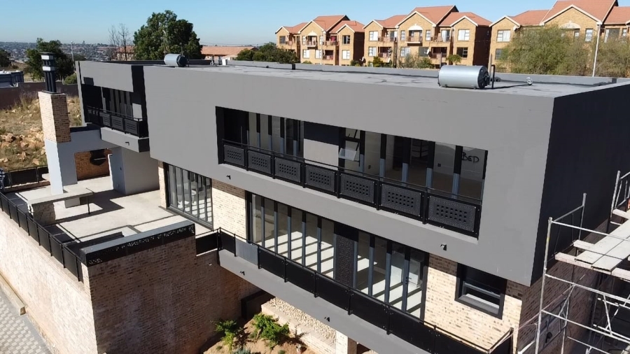 5 Bedroom Property for Sale in Noordheuwel Gauteng