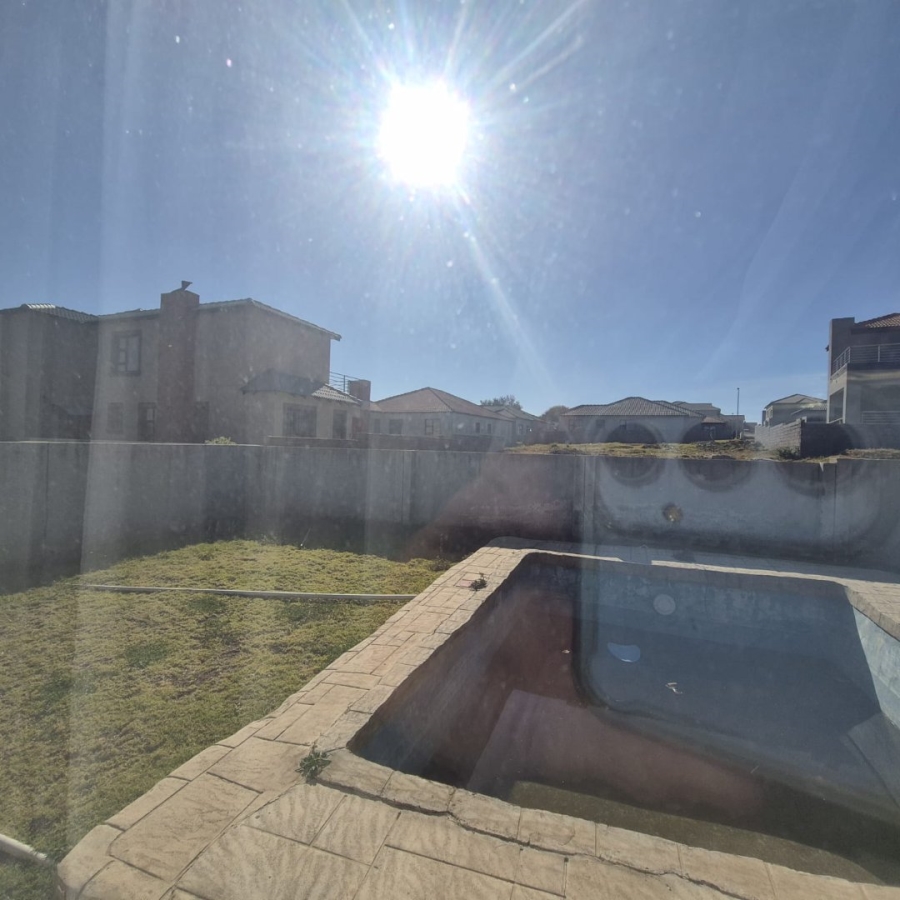 3 Bedroom Property for Sale in Wildtuinpark Gauteng