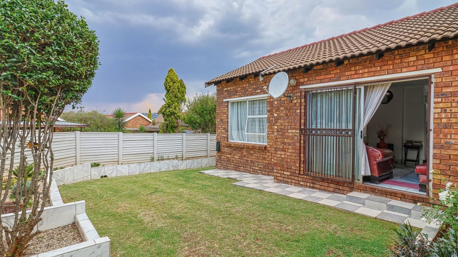2 Bedroom Property for Sale in Wilgeheuwel Gauteng