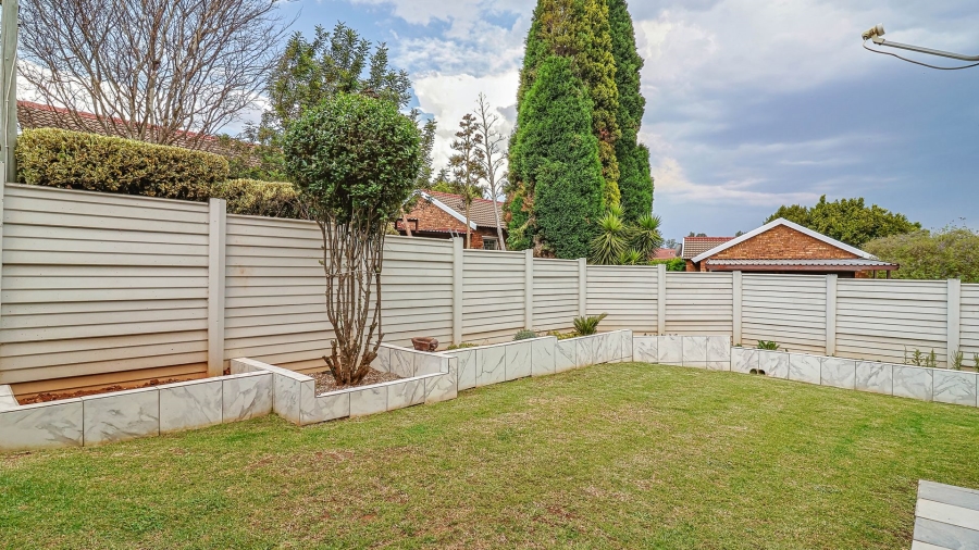 2 Bedroom Property for Sale in Wilgeheuwel Gauteng