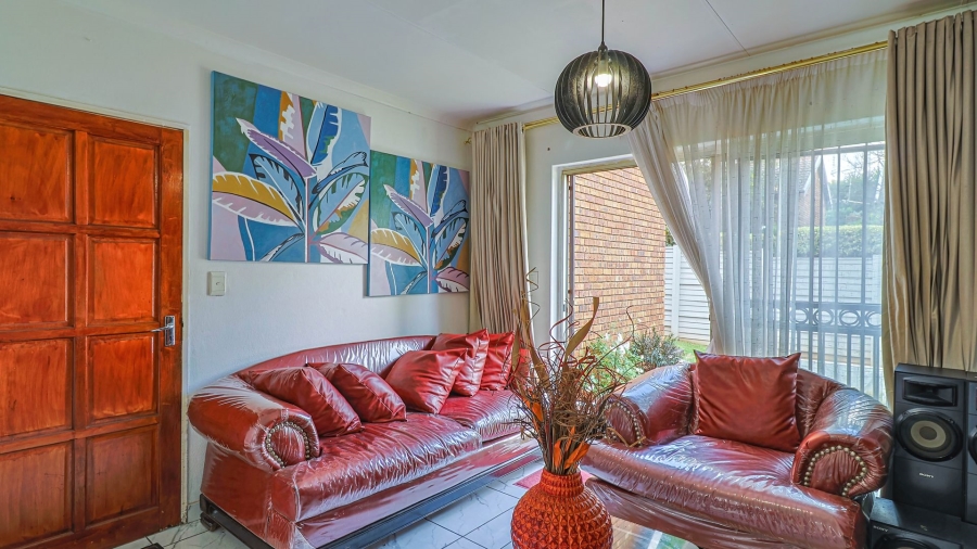 2 Bedroom Property for Sale in Wilgeheuwel Gauteng