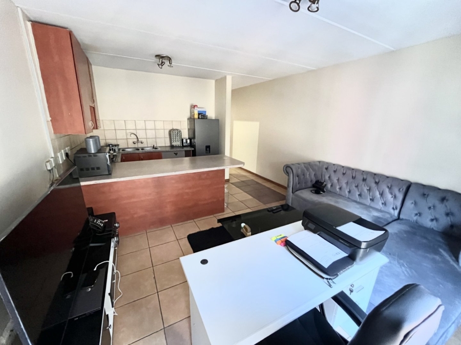 1 Bedroom Property for Sale in Grand Central Gauteng