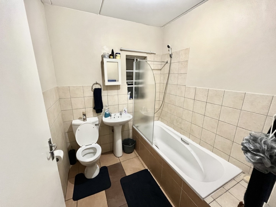 1 Bedroom Property for Sale in Grand Central Gauteng