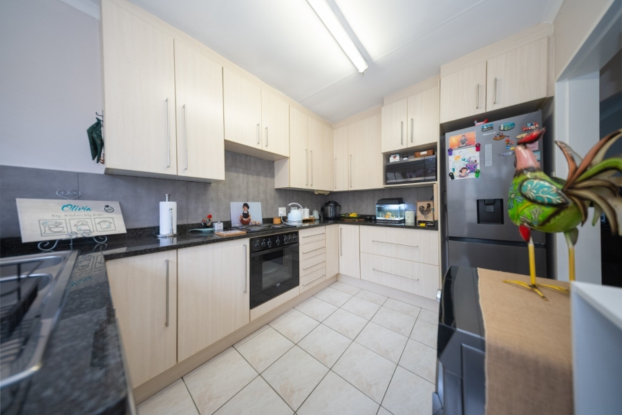 3 Bedroom Property for Sale in Buurendal Gauteng