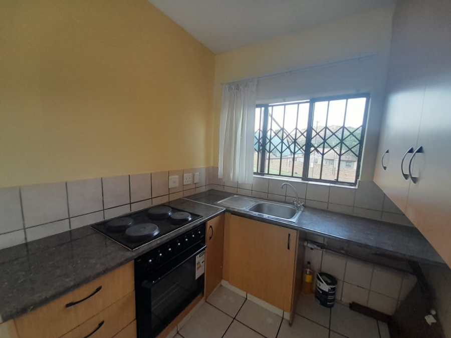To Let 2 Bedroom Property for Rent in Meredale Gauteng