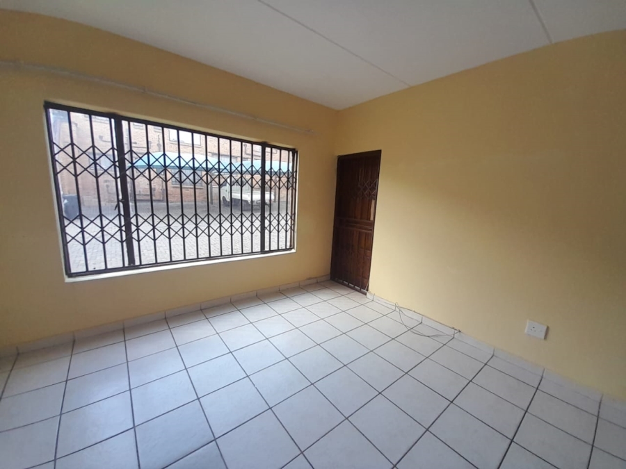 To Let 2 Bedroom Property for Rent in Meredale Gauteng