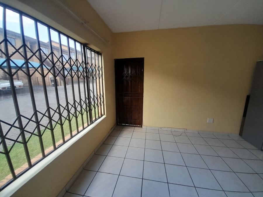 To Let 2 Bedroom Property for Rent in Meredale Gauteng