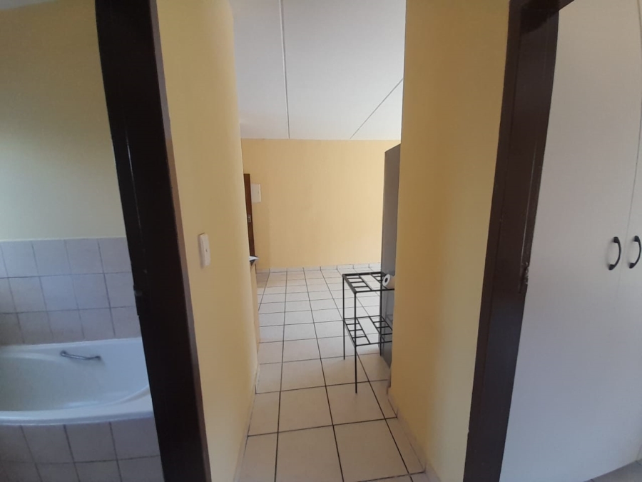 To Let 2 Bedroom Property for Rent in Meredale Gauteng