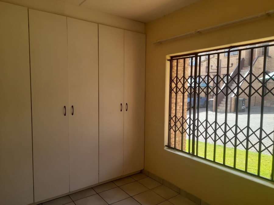 To Let 2 Bedroom Property for Rent in Meredale Gauteng
