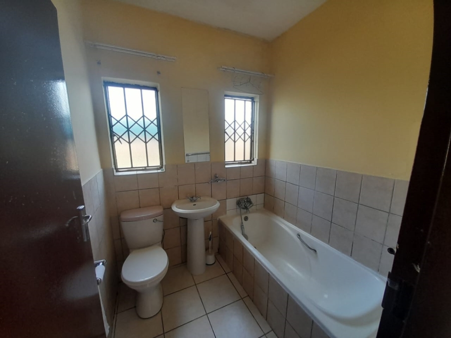 To Let 2 Bedroom Property for Rent in Meredale Gauteng