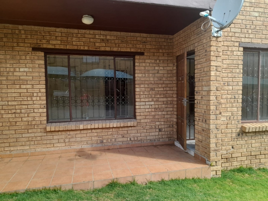To Let 2 Bedroom Property for Rent in Meredale Gauteng