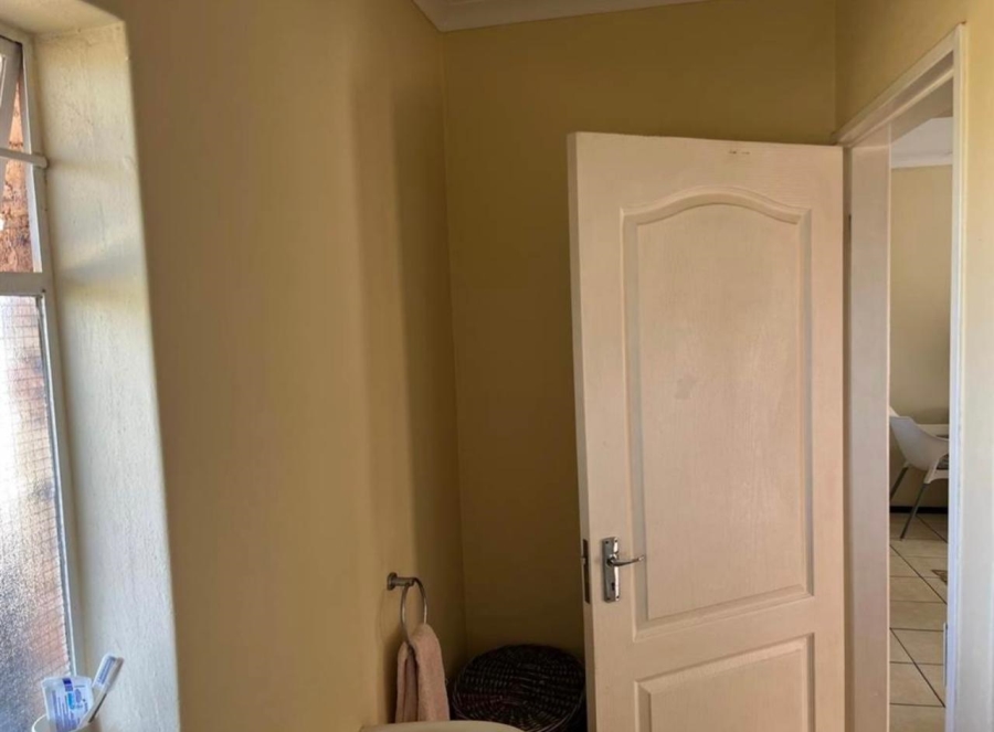 To Let  Bedroom Property for Rent in Honeypark Gauteng