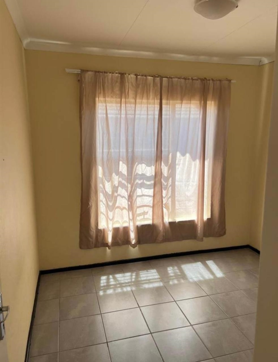 To Let  Bedroom Property for Rent in Honeypark Gauteng
