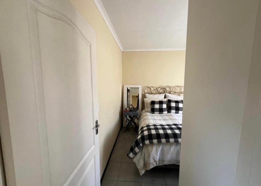 To Let  Bedroom Property for Rent in Honeypark Gauteng