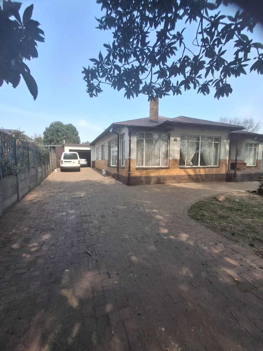 1 Bedroom Property for Sale in Paul Krugersoord Gauteng