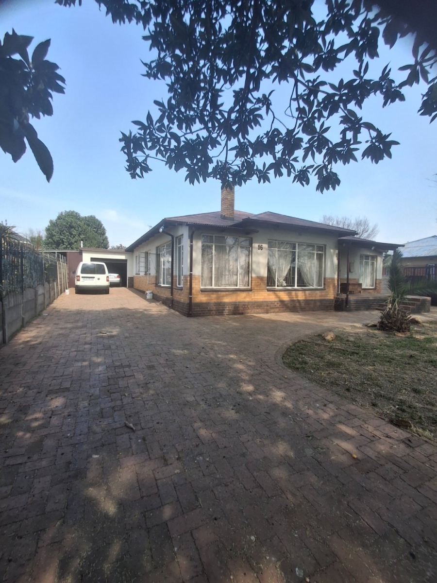 1 Bedroom Property for Sale in Paul Krugersoord Gauteng