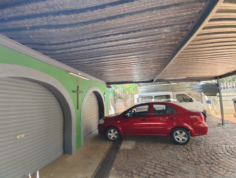 5 Bedroom Property for Sale in Rant En Dal Gauteng