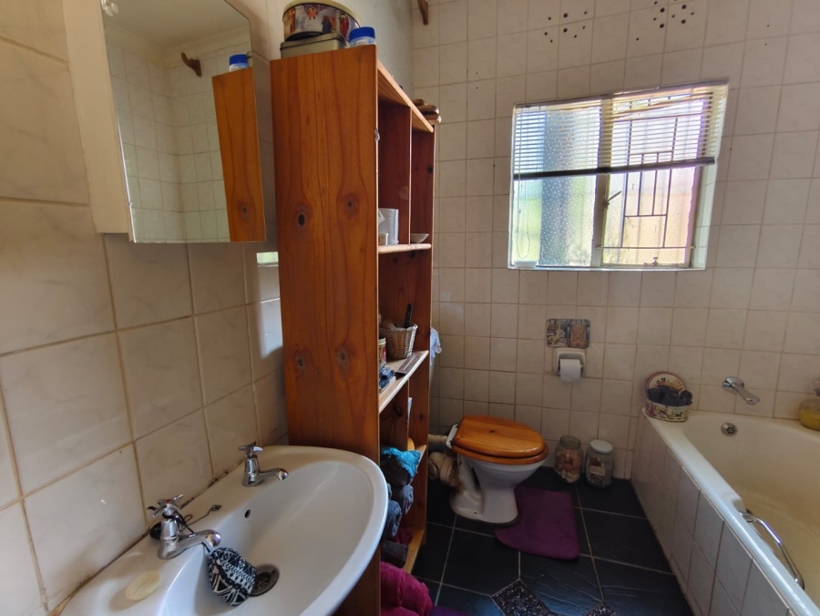 5 Bedroom Property for Sale in Rant En Dal Gauteng