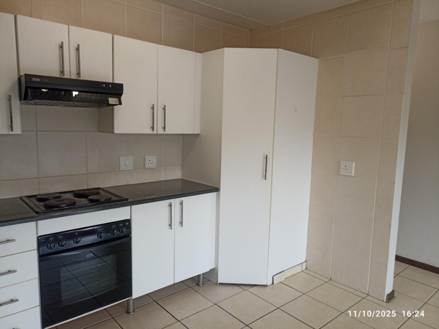 To Let 1 Bedroom Property for Rent in Sonneglans Gauteng