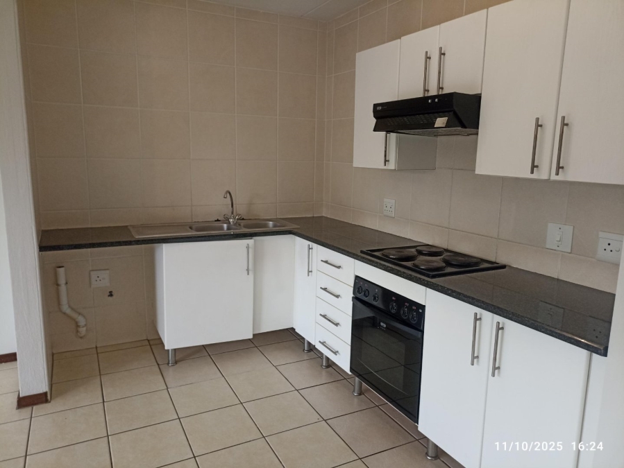 To Let 1 Bedroom Property for Rent in Sonneglans Gauteng