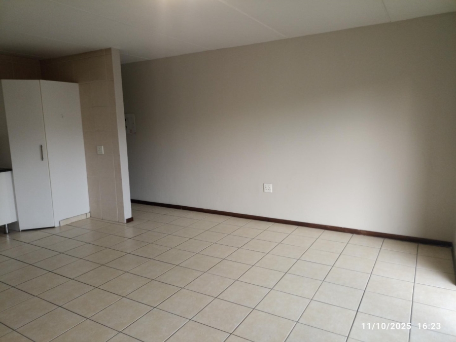 To Let 1 Bedroom Property for Rent in Sonneglans Gauteng