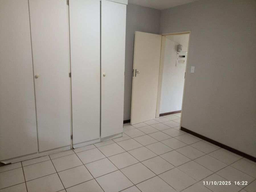 To Let 1 Bedroom Property for Rent in Sonneglans Gauteng