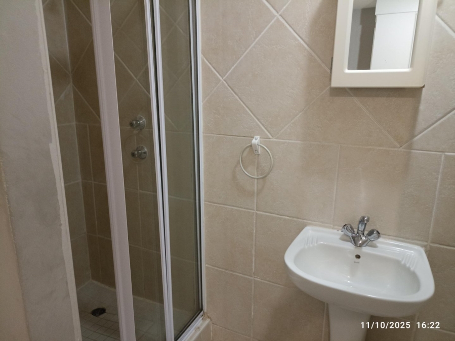 To Let 1 Bedroom Property for Rent in Sonneglans Gauteng