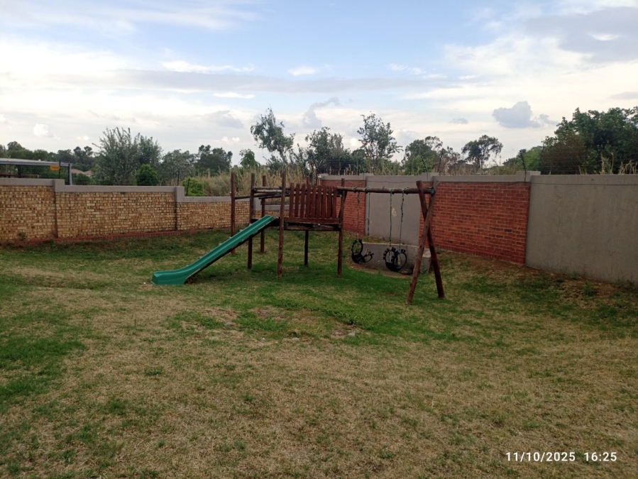 To Let 1 Bedroom Property for Rent in Sonneglans Gauteng