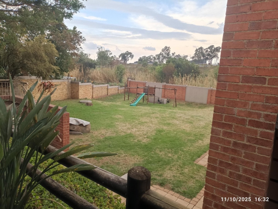 To Let 1 Bedroom Property for Rent in Sonneglans Gauteng