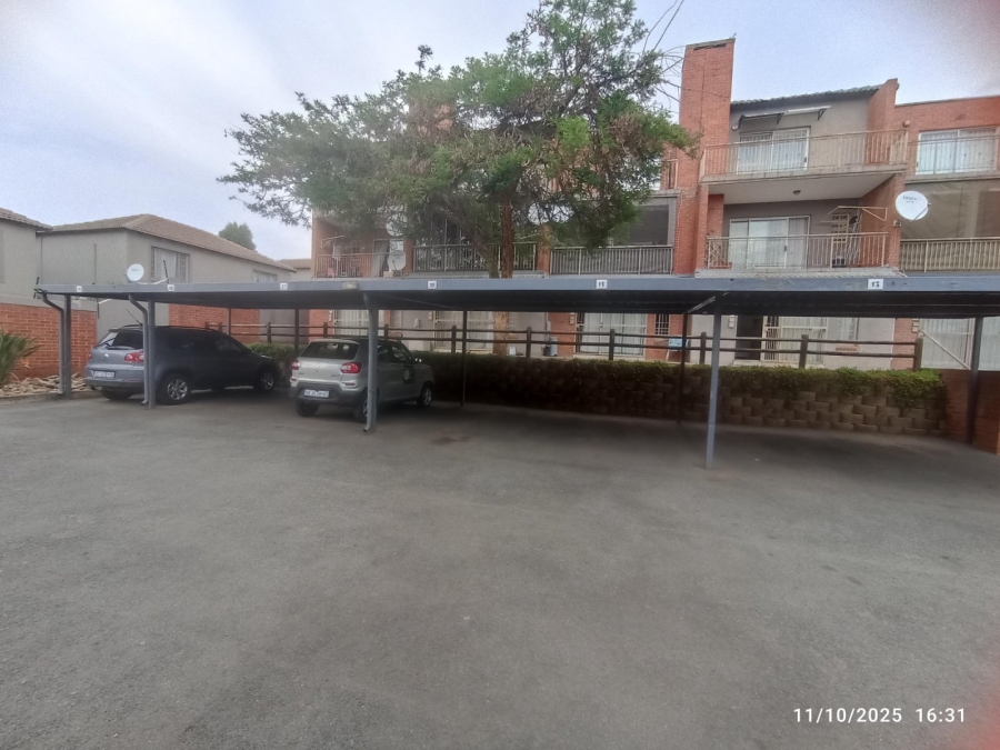 To Let 1 Bedroom Property for Rent in Sonneglans Gauteng