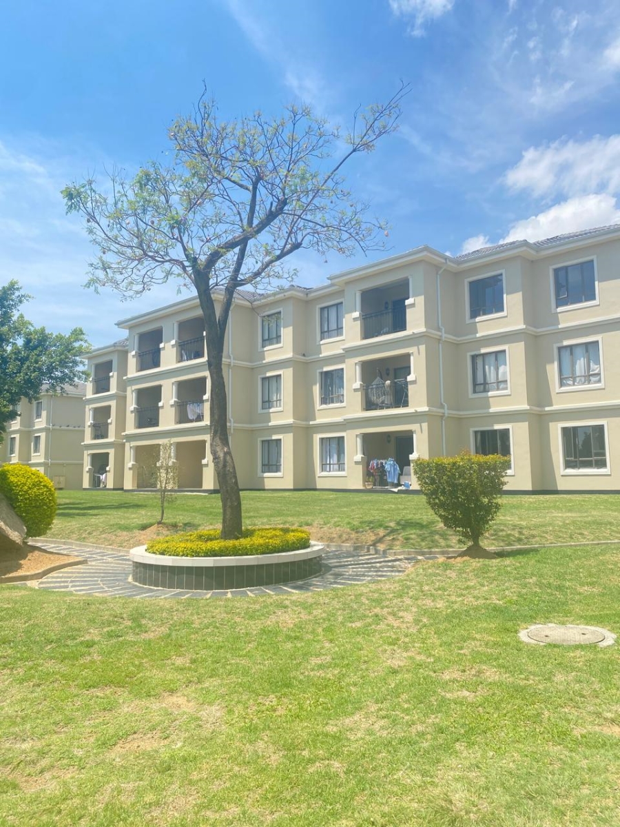 2 Bedroom Property for Sale in Maroeladal Gauteng