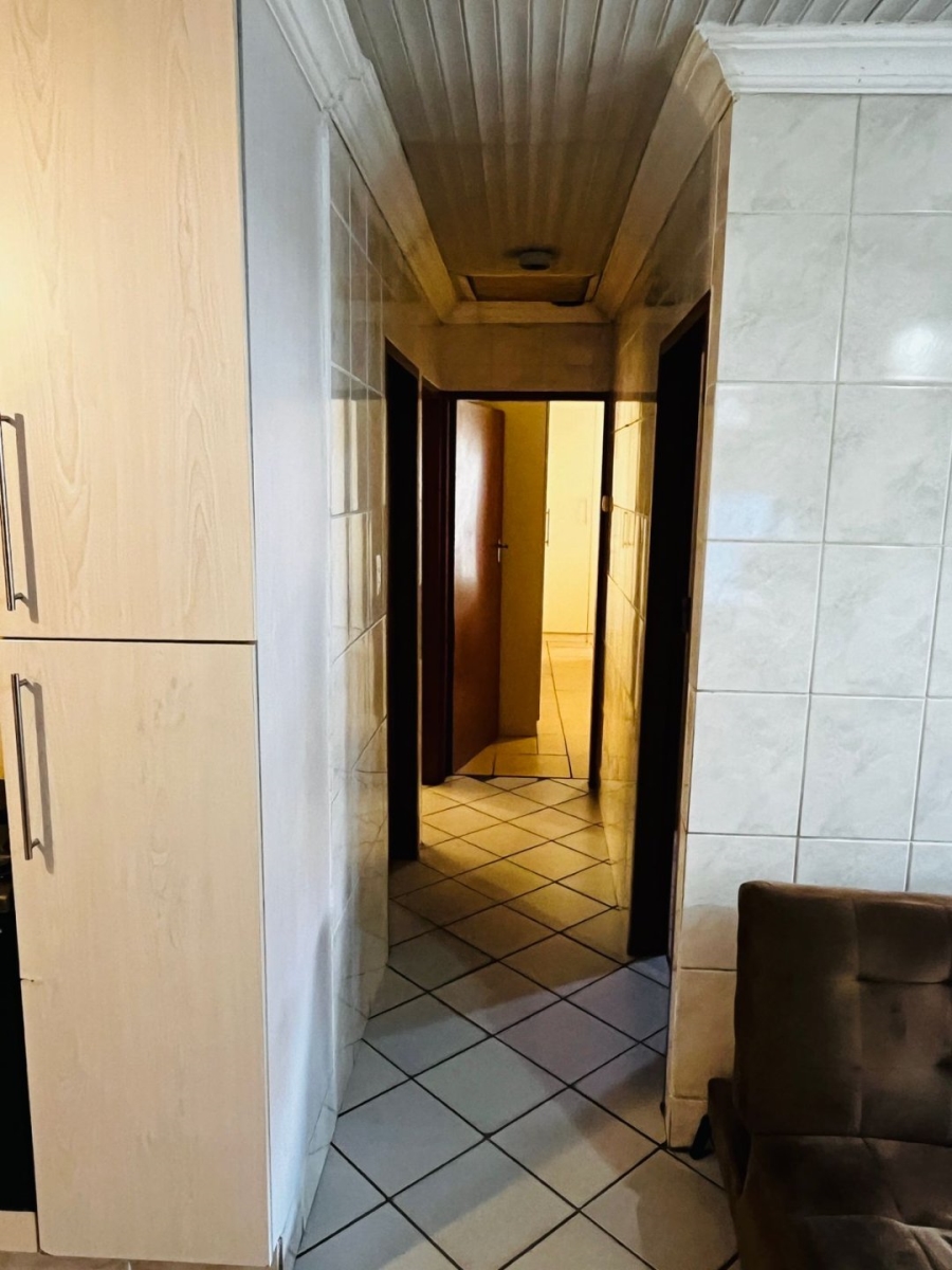 4 Bedroom Property for Sale in Clayville Industria Gauteng