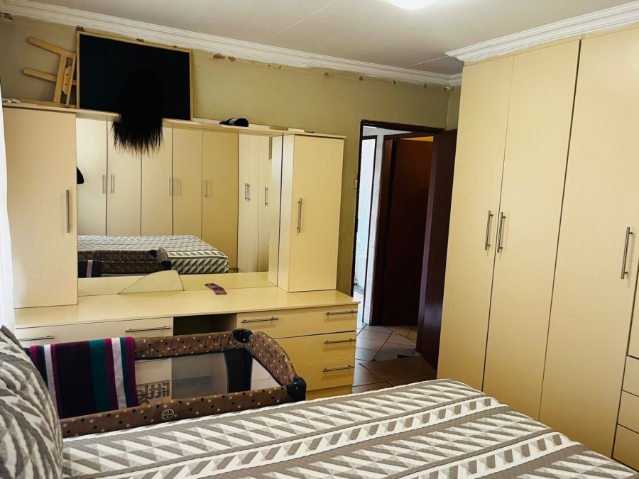4 Bedroom Property for Sale in Clayville Industria Gauteng