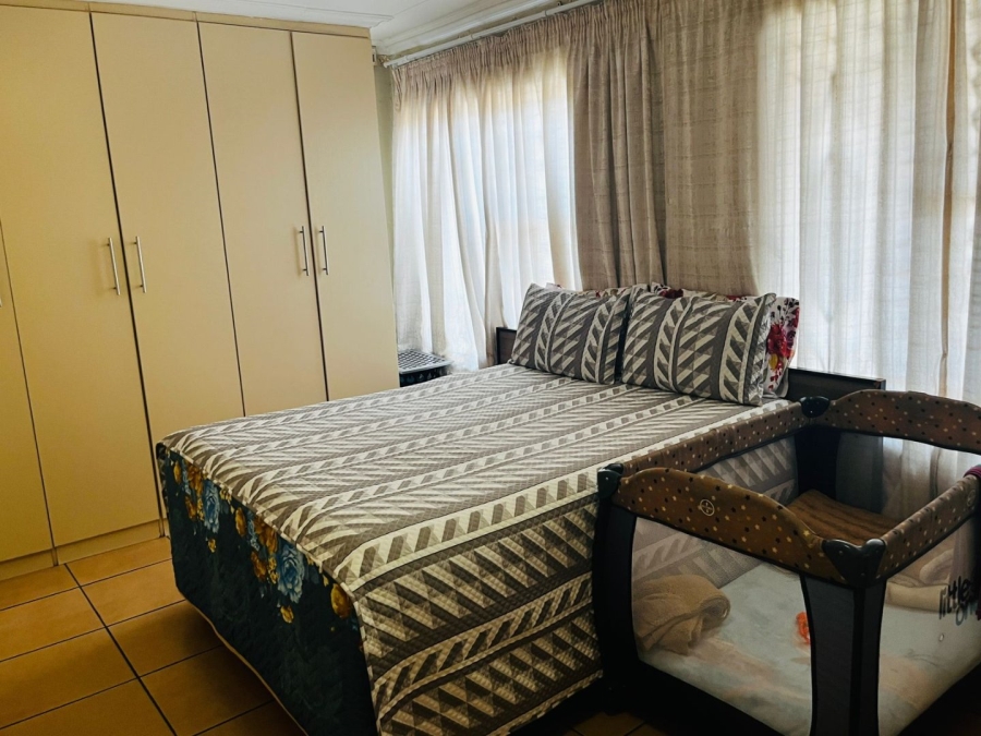 4 Bedroom Property for Sale in Clayville Industria Gauteng
