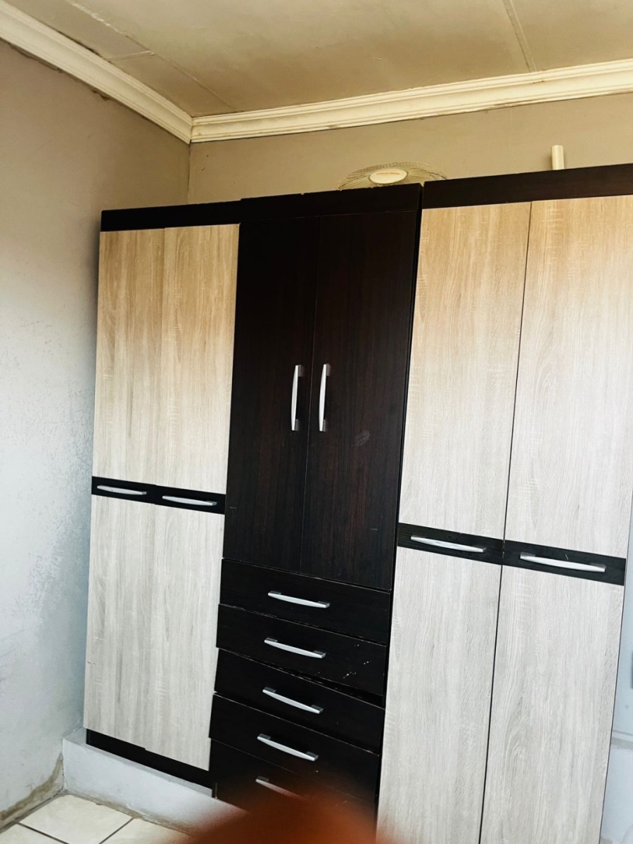 4 Bedroom Property for Sale in Clayville Industria Gauteng