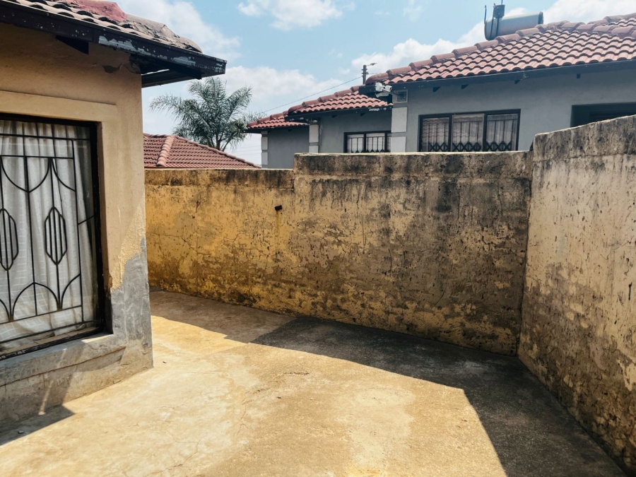 4 Bedroom Property for Sale in Clayville Industria Gauteng