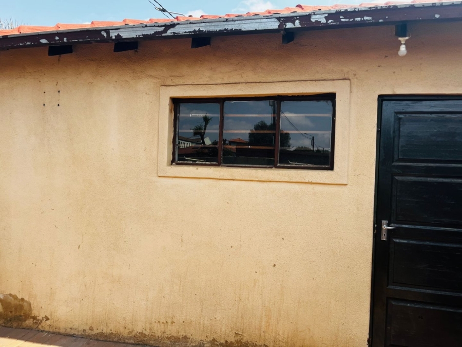 4 Bedroom Property for Sale in Clayville Industria Gauteng
