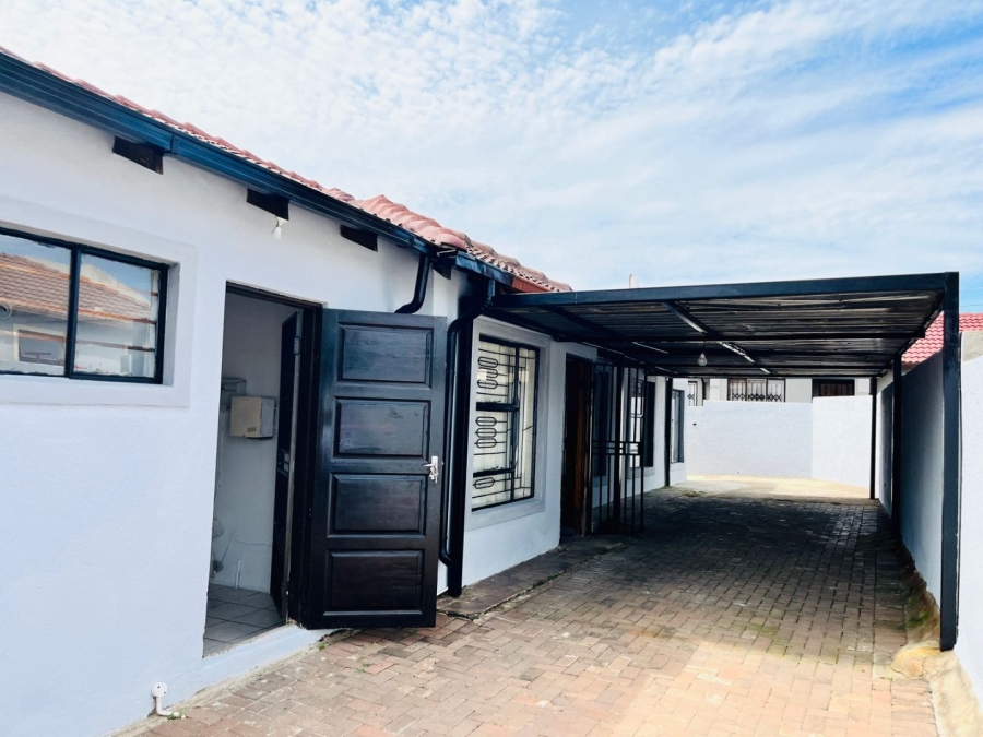 4 Bedroom Property for Sale in Clayville Industria Gauteng