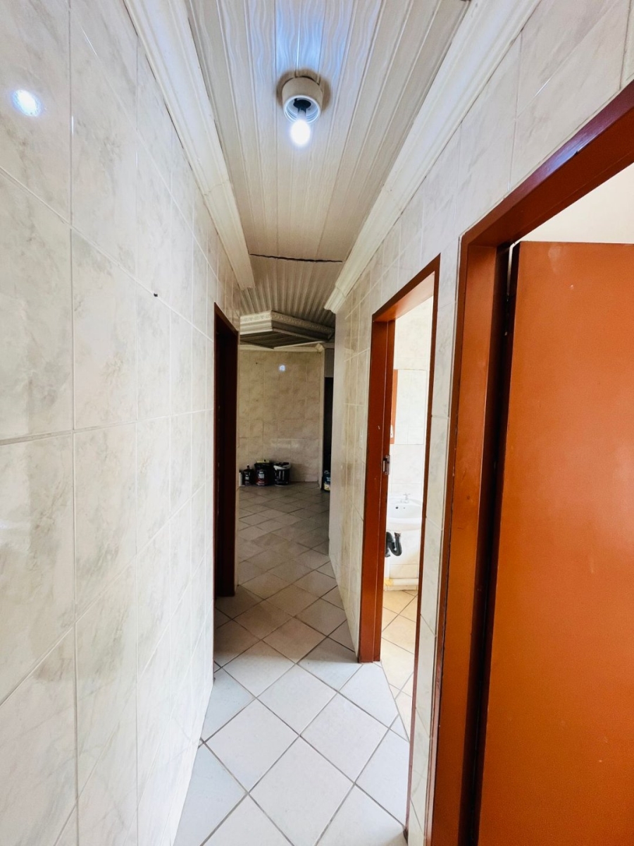 4 Bedroom Property for Sale in Clayville Industria Gauteng