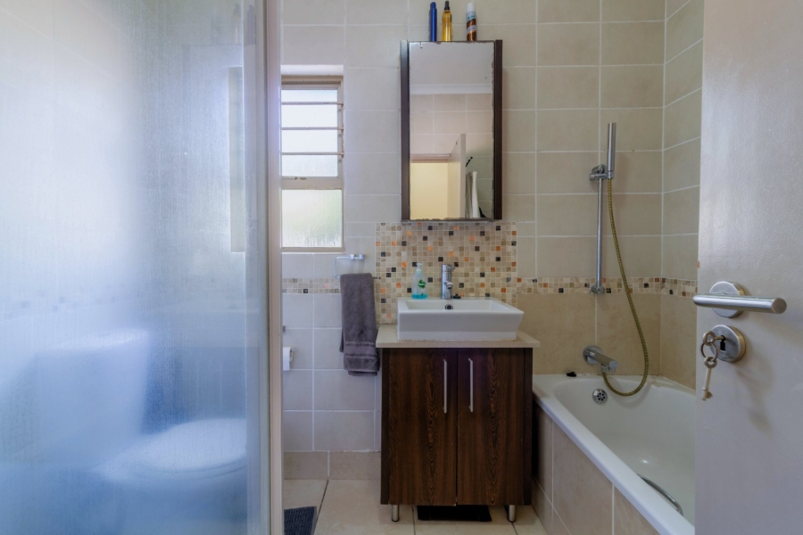 2 Bedroom Property for Sale in Lonehill Gauteng