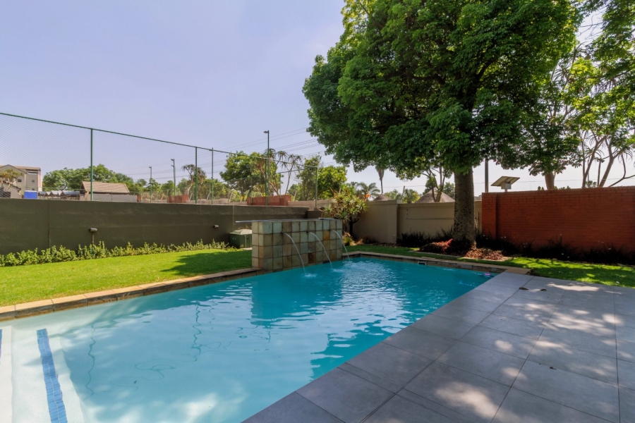 2 Bedroom Property for Sale in Lonehill Gauteng