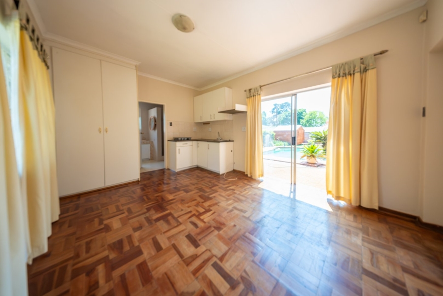 To Let 1 Bedroom Property for Rent in Edenvale Central Gauteng
