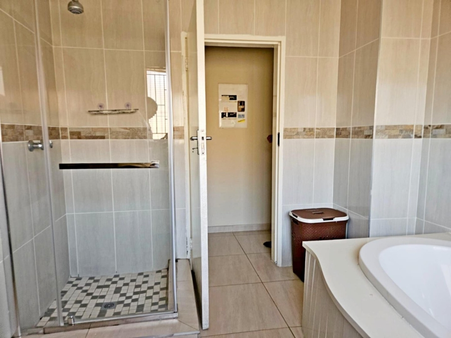 3 Bedroom Property for Sale in Birchleigh North Gauteng