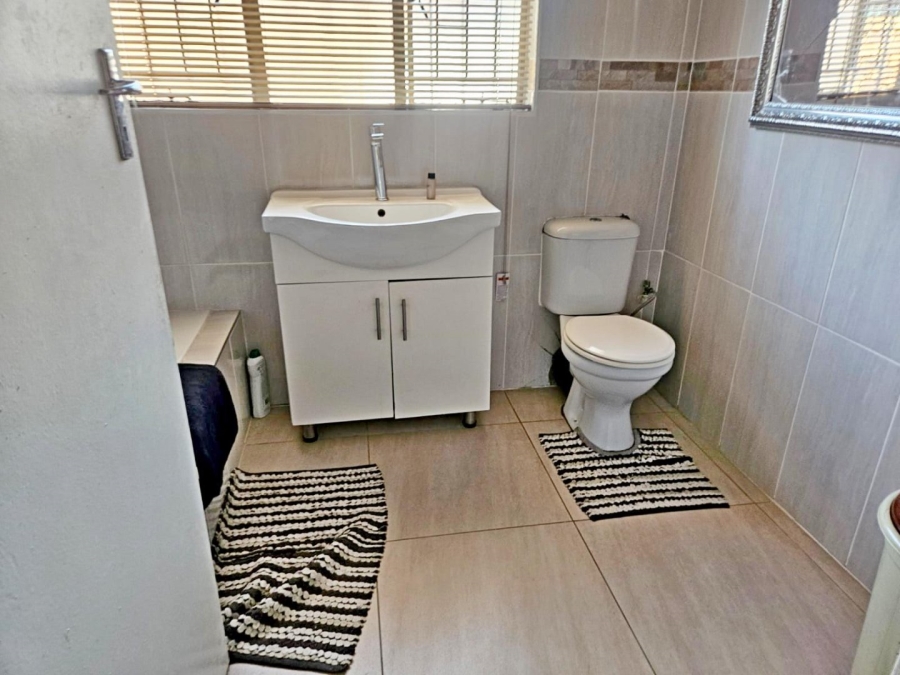 3 Bedroom Property for Sale in Birchleigh North Gauteng